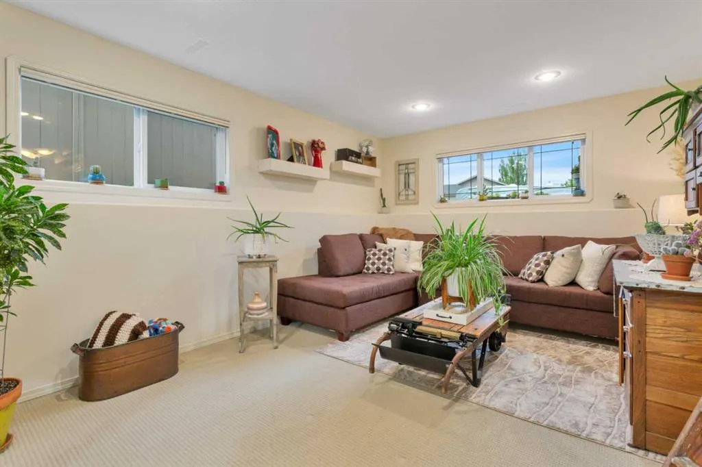 52 Irving Crescent