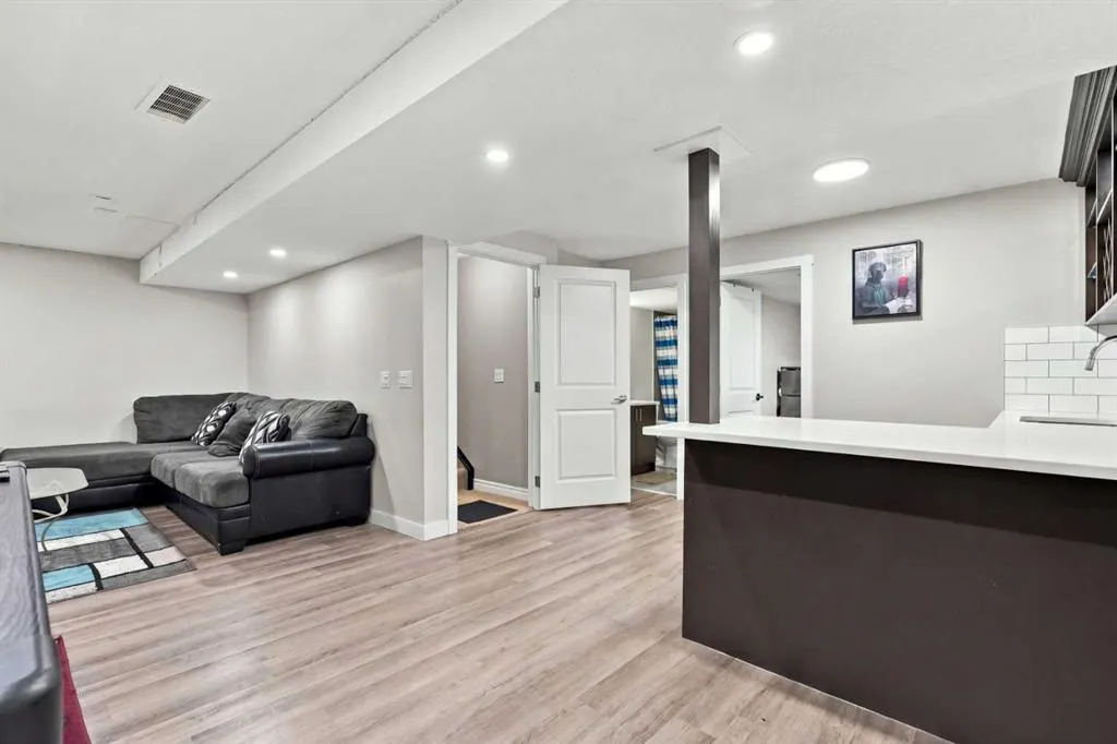 65 Sage Bank Crescent NW