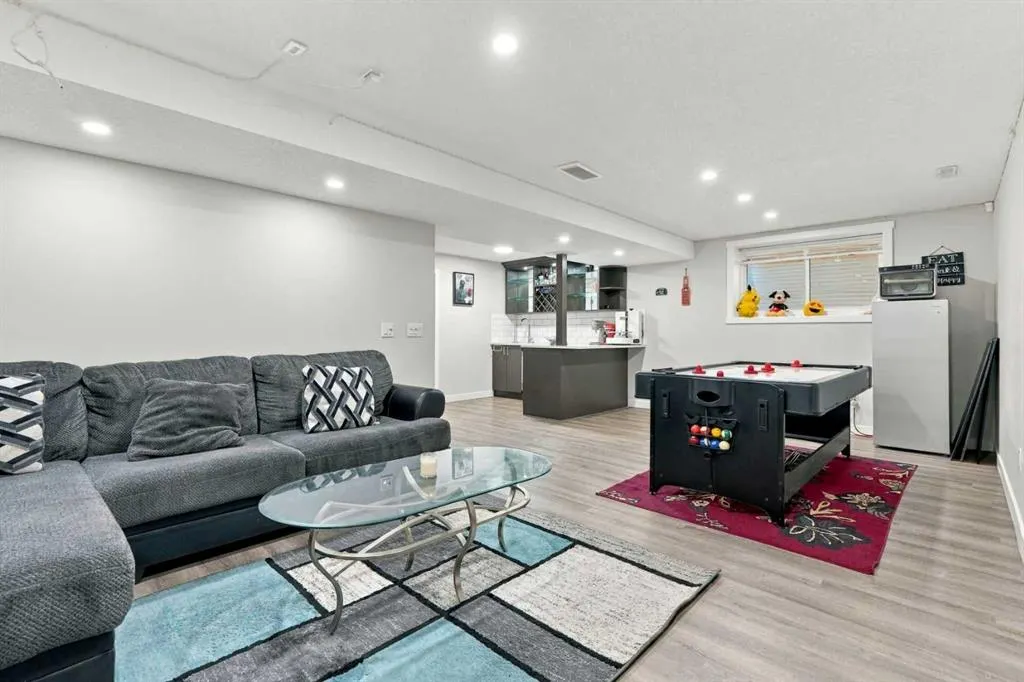 65 Sage Bank Crescent NW