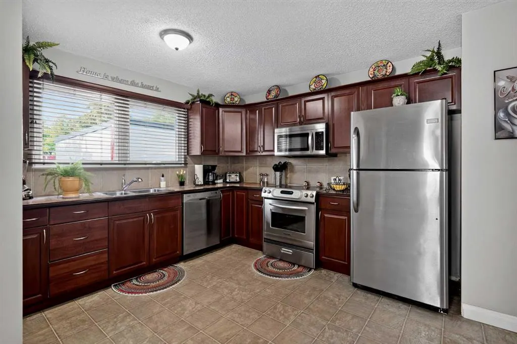 131 Cedarpark Drive SW