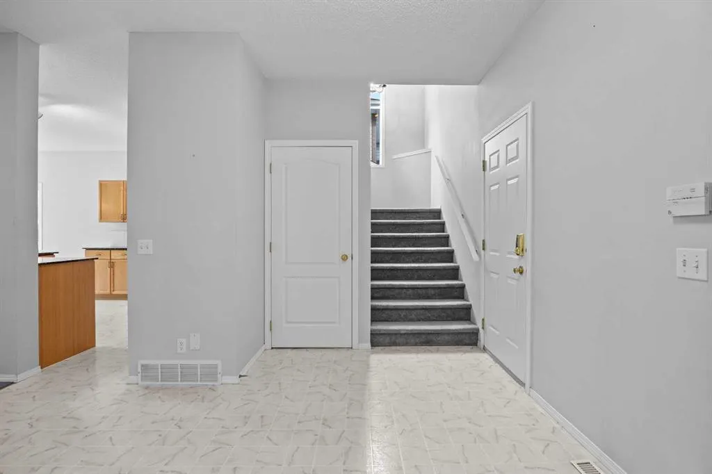15 Hidden Ranch Crescent NW