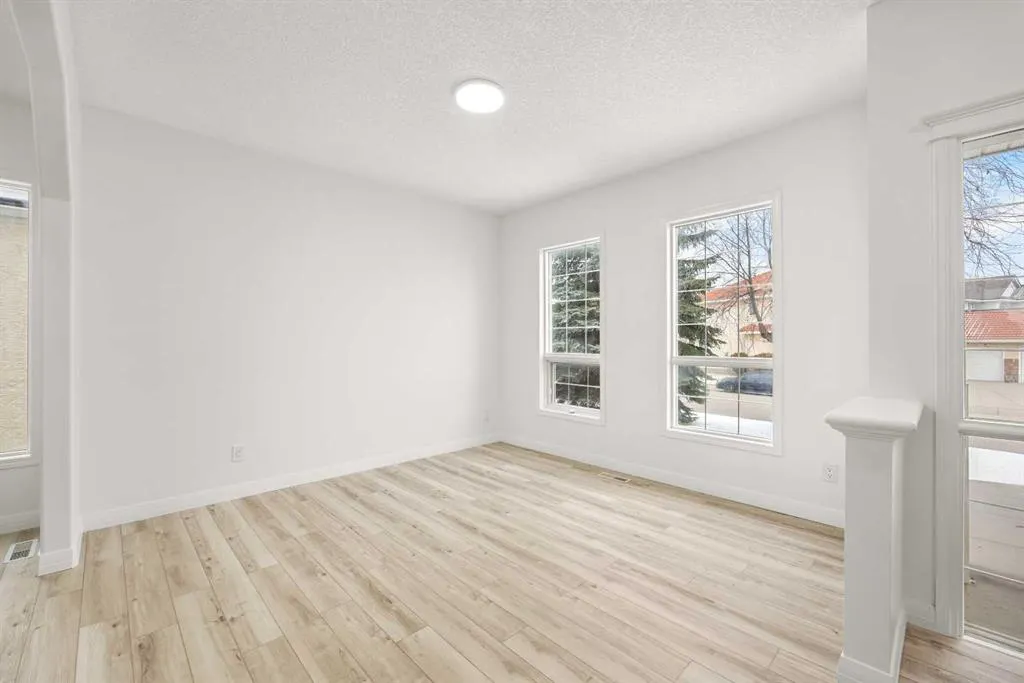 78 Hamptons Circle NW
