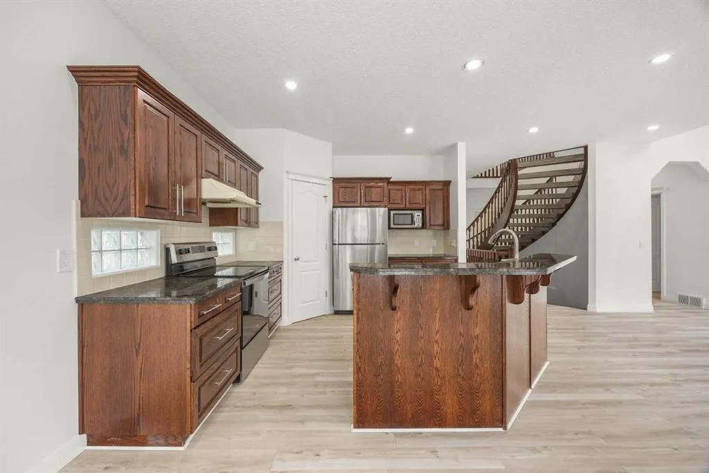 78 Hamptons Circle NW