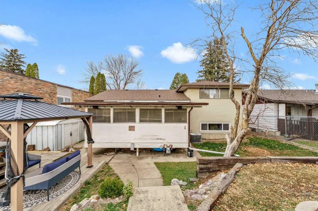 321 11 Street NE