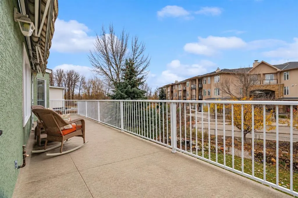 411 Lineham Acres Bay NW
