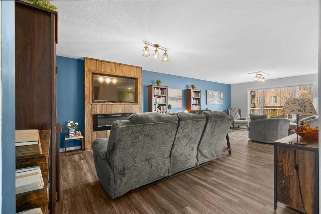 411 Lineham Acres Bay NW