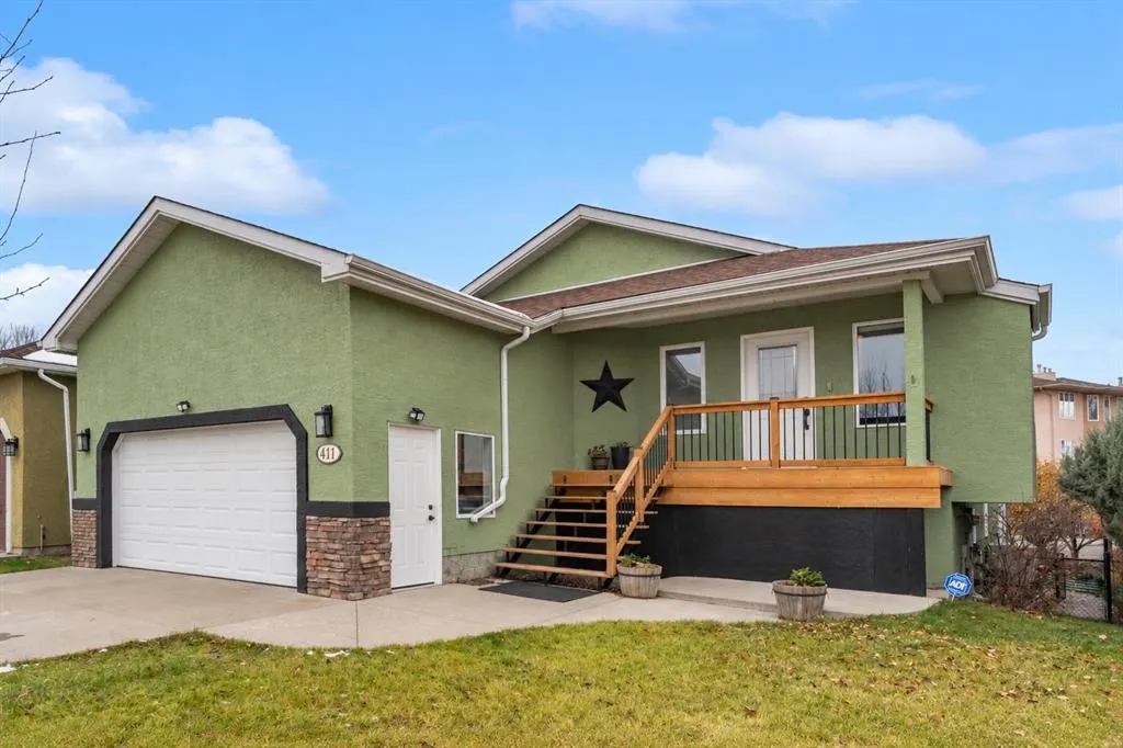 411 Lineham Acres Bay NW