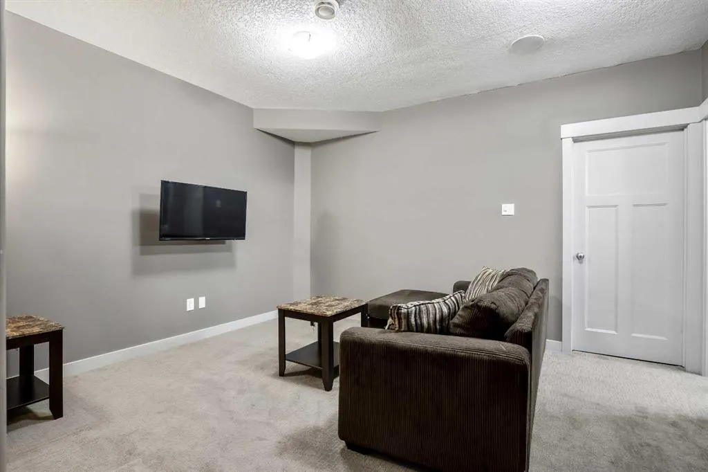 4615 17 Avenue NW #2