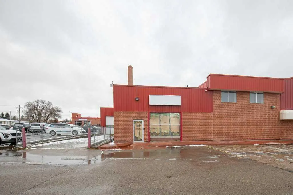 5301 43 Street #122 B