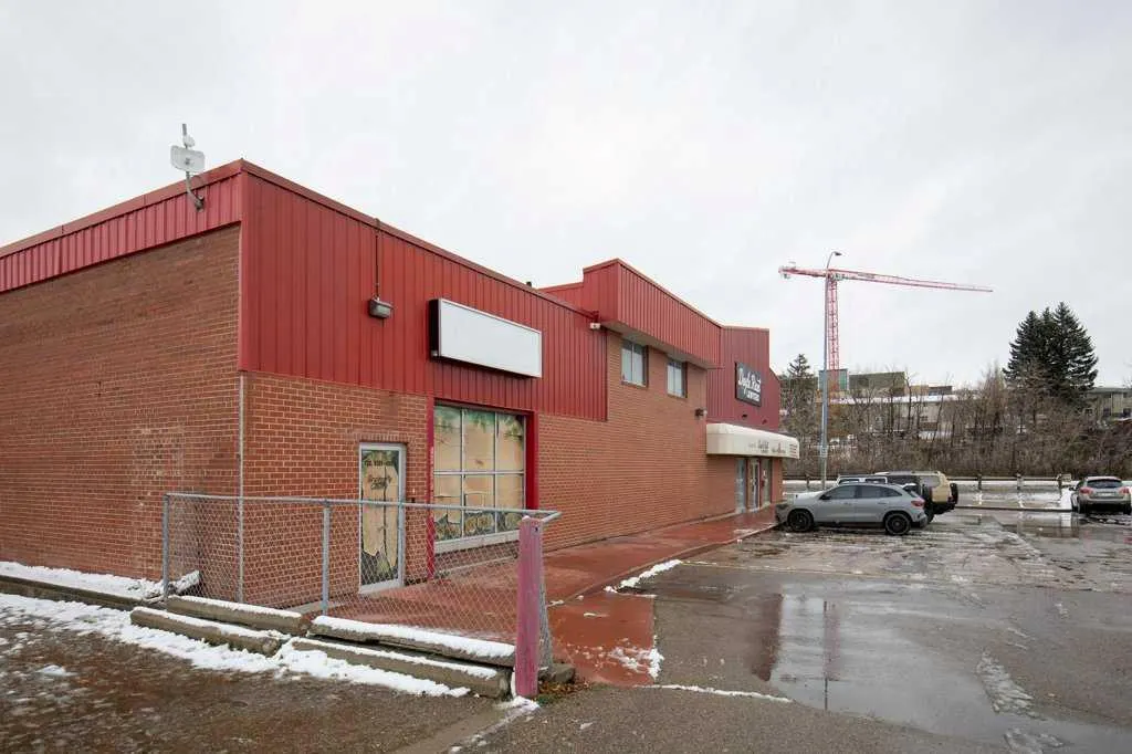 5301 43 Street #122 B