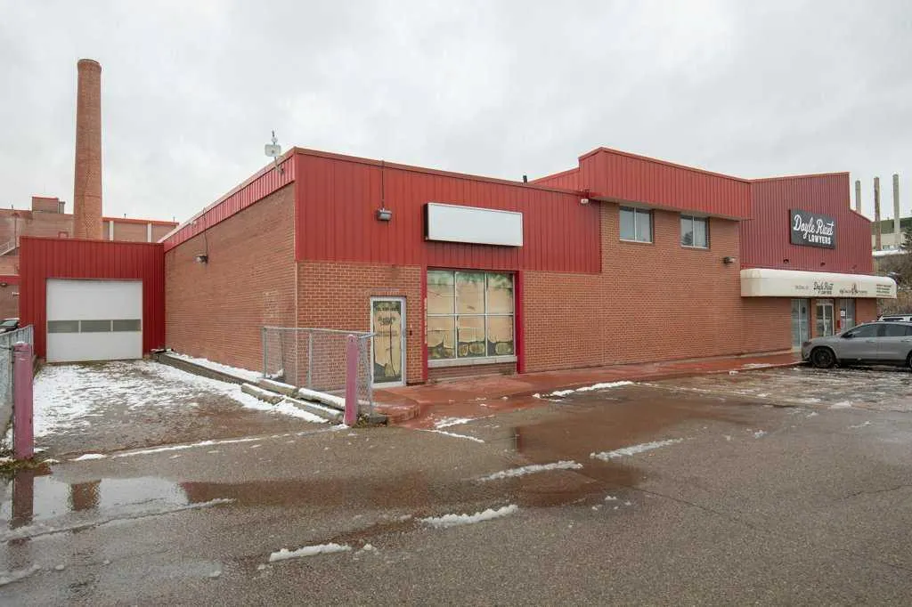 5301 43 Street #122 B