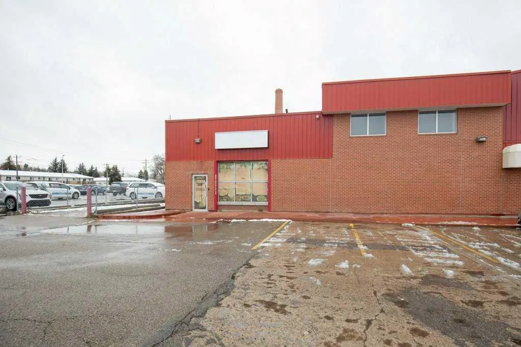 5301 43 Street #122 B