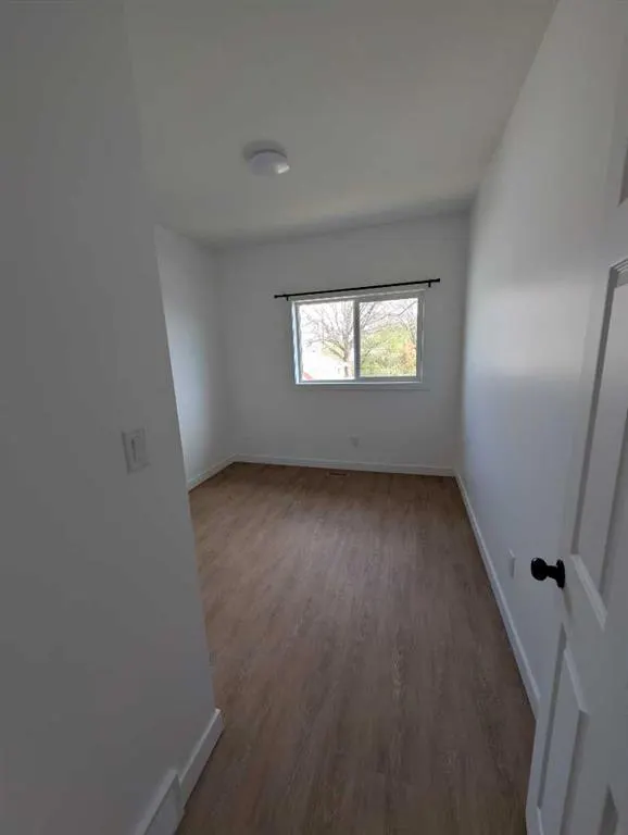 212 1 Avenue E #2