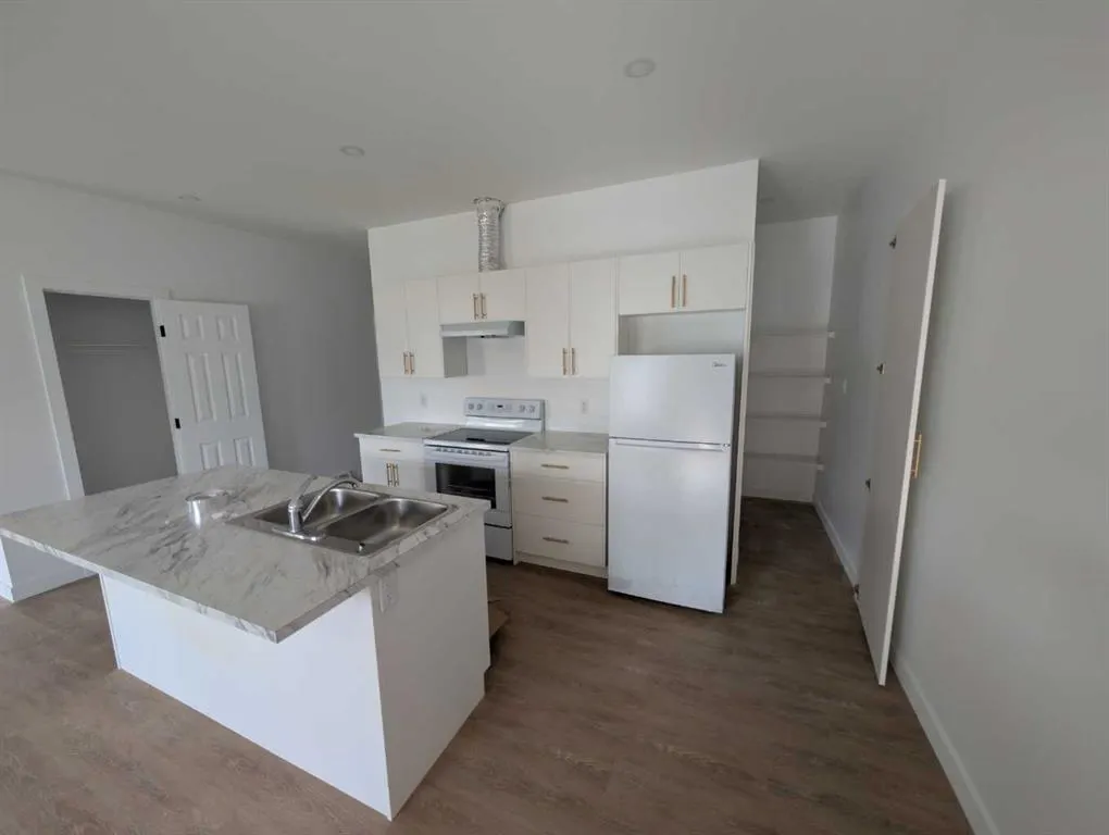 212 1 Avenue E #2
