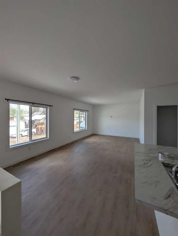 212 1 Avenue E #2