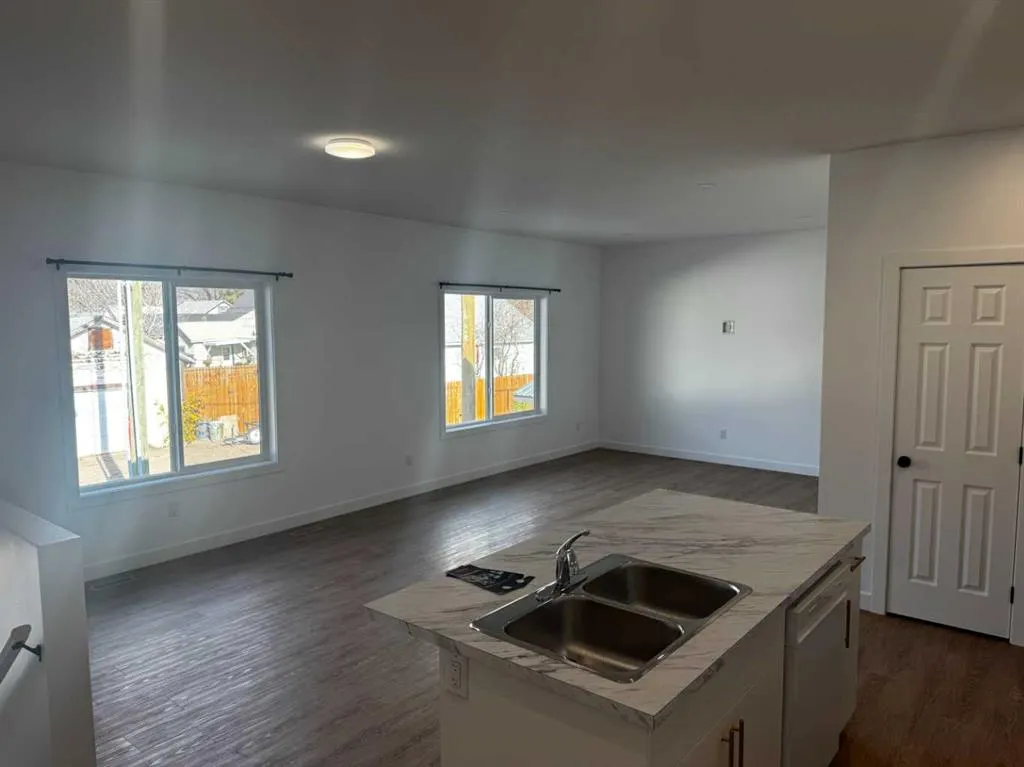 212 1 Avenue E #2