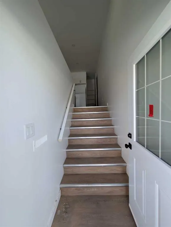 212 1 Avenue E #2