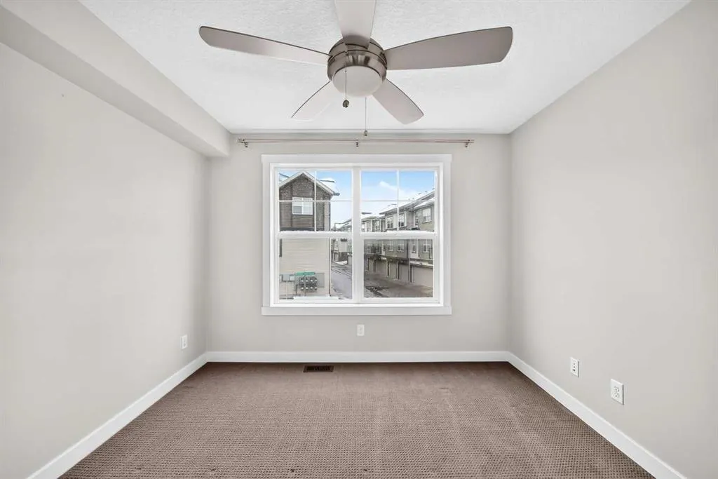 1042 Mckenzie Towne Villas SE