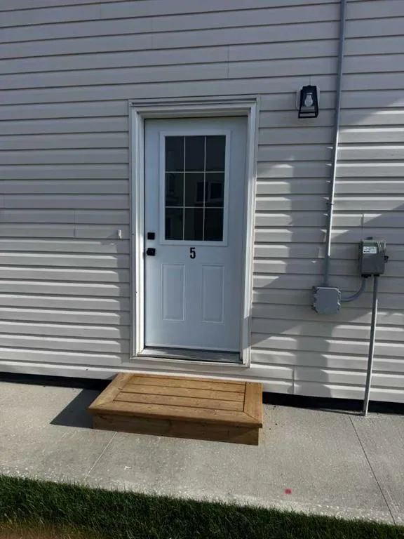 212 1 Avenue E #5