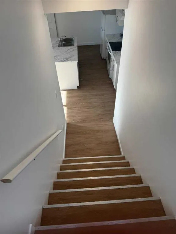 212 1 Avenue E #5