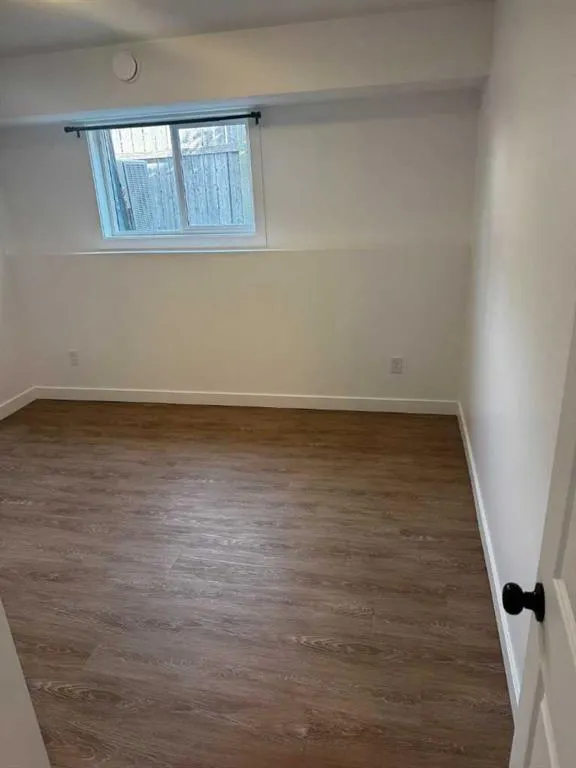 212 1 Avenue E #5