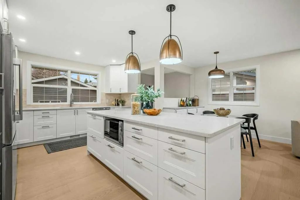 7 Canna Bay SW