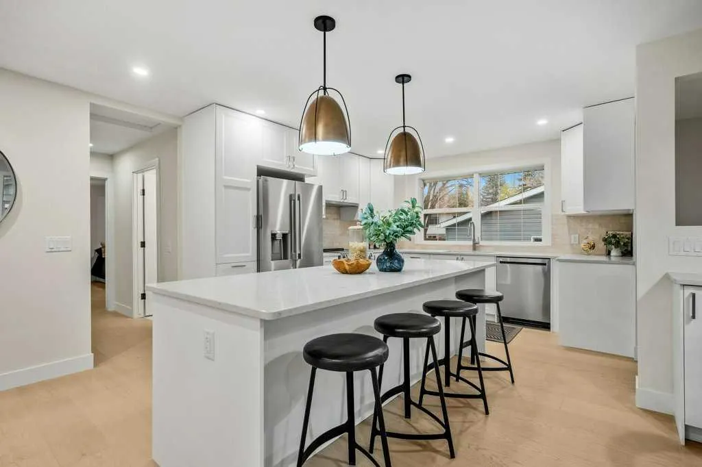 7 Canna Bay SW