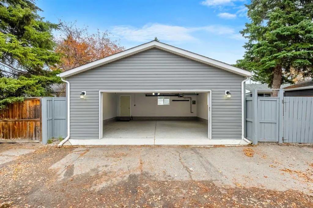 7 Canna Bay SW