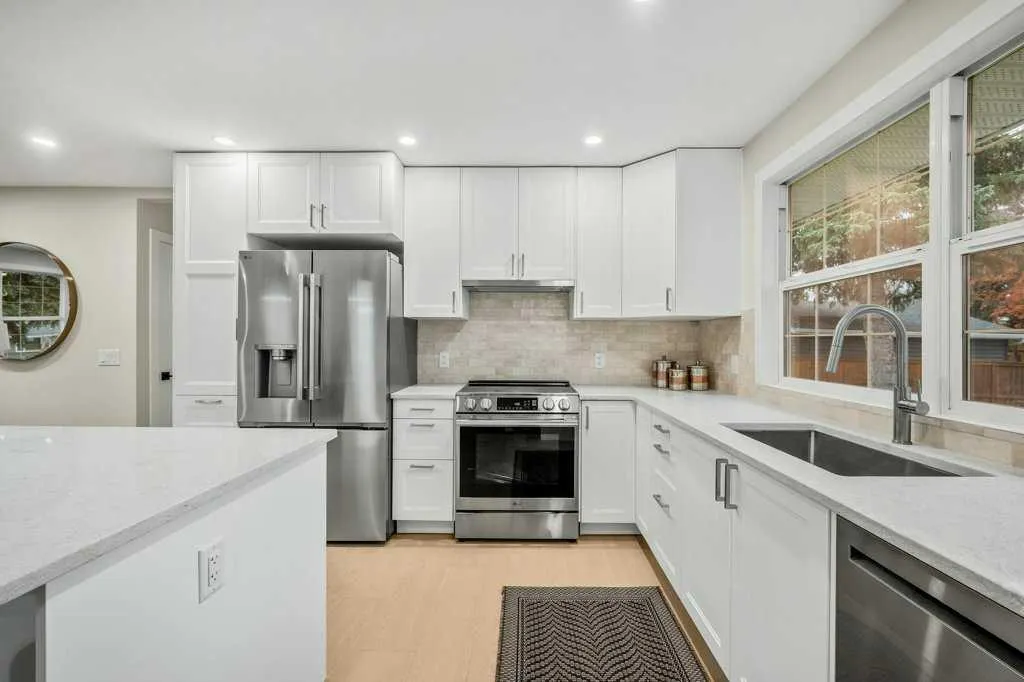 7 Canna Bay SW