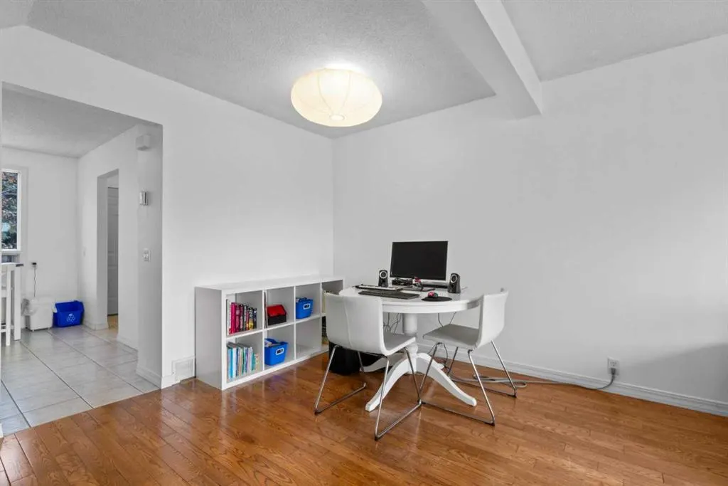 18 Fonda Crescent SE