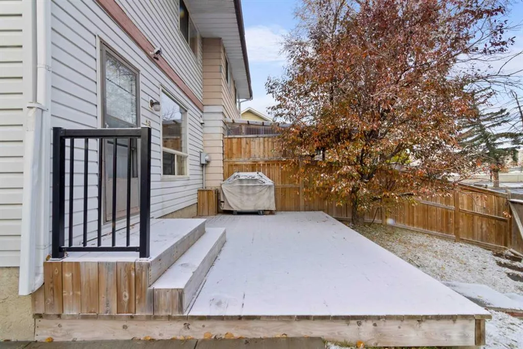 18 Fonda Crescent SE
