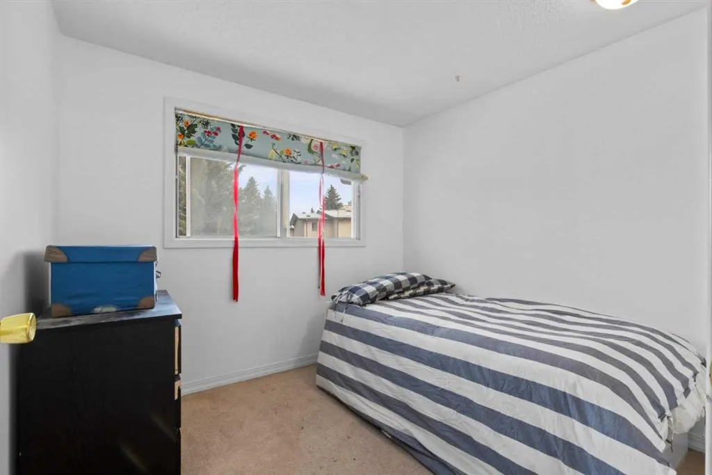 18 Fonda Crescent SE