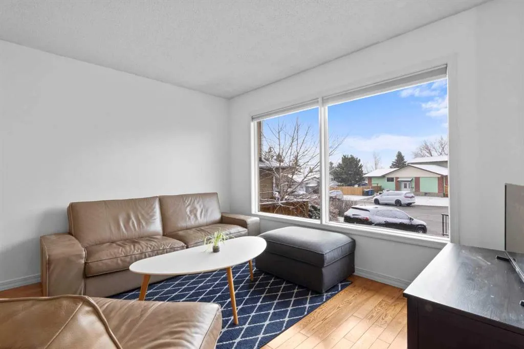 18 Fonda Crescent SE