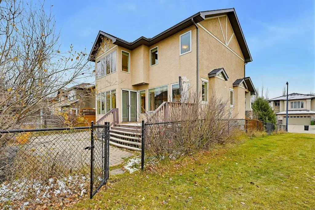36 Evergreen Square SW