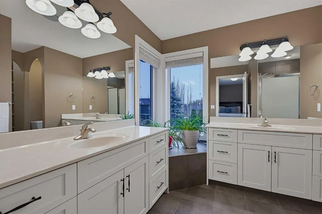 36 Evergreen Square SW