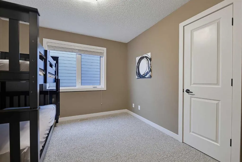 36 Evergreen Square SW