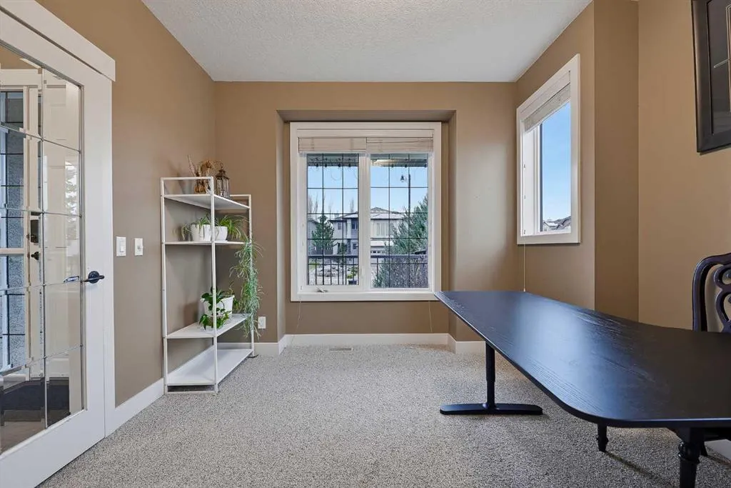 36 Evergreen Square SW