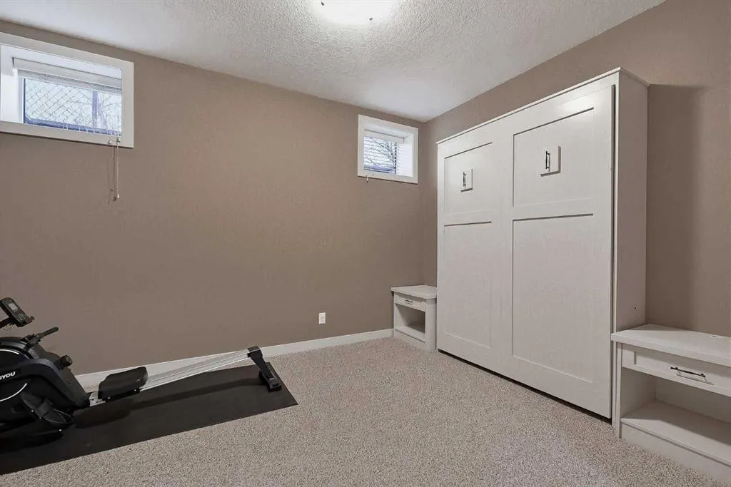 36 Evergreen Square SW