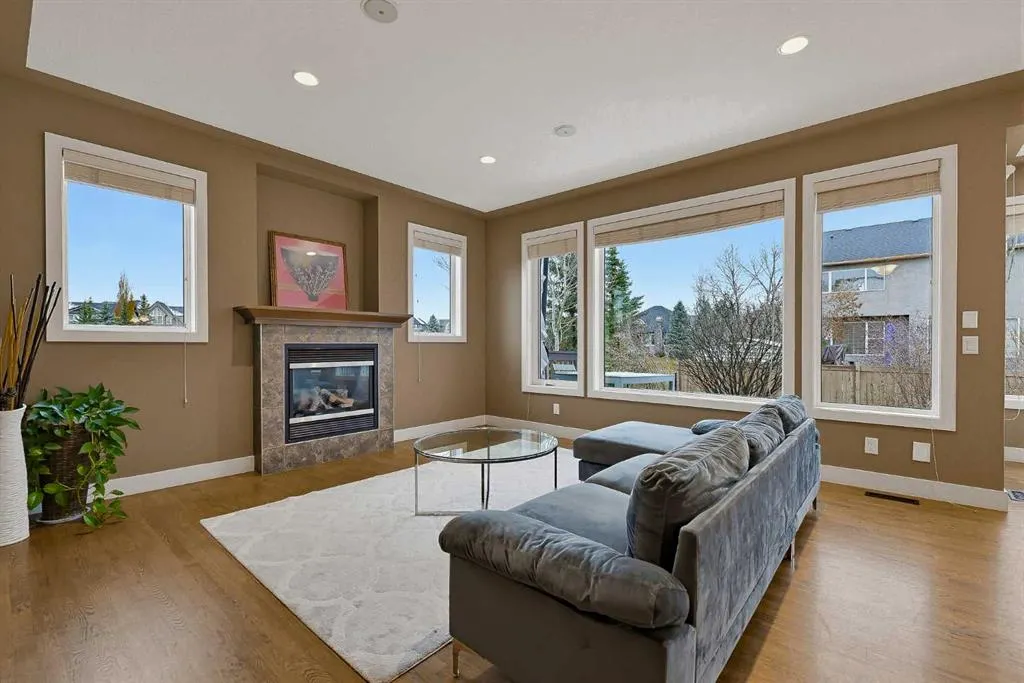 36 Evergreen Square SW