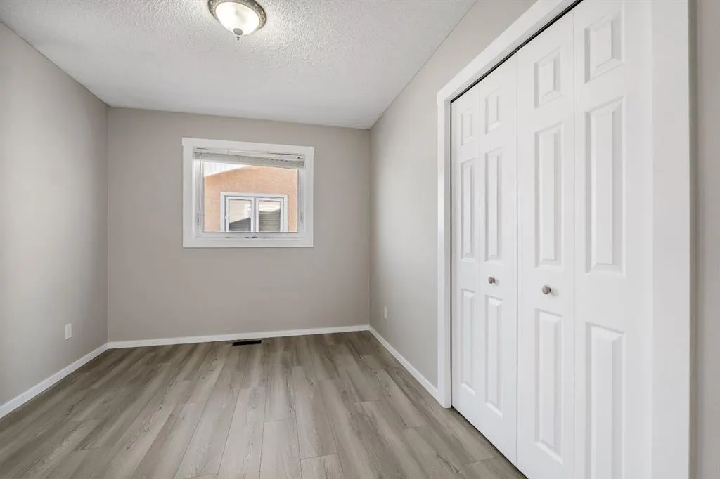 33 Assiniboine Drive