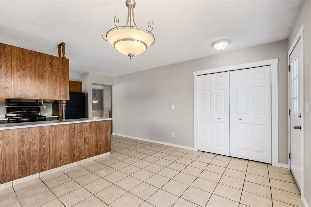 33 Assiniboine Drive