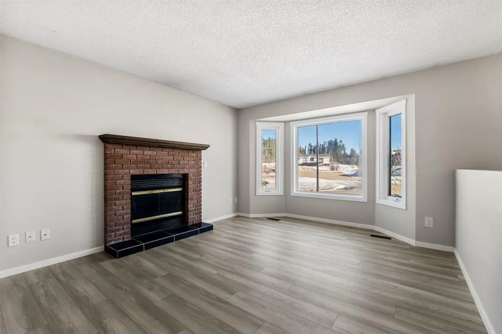 33 Assiniboine Drive
