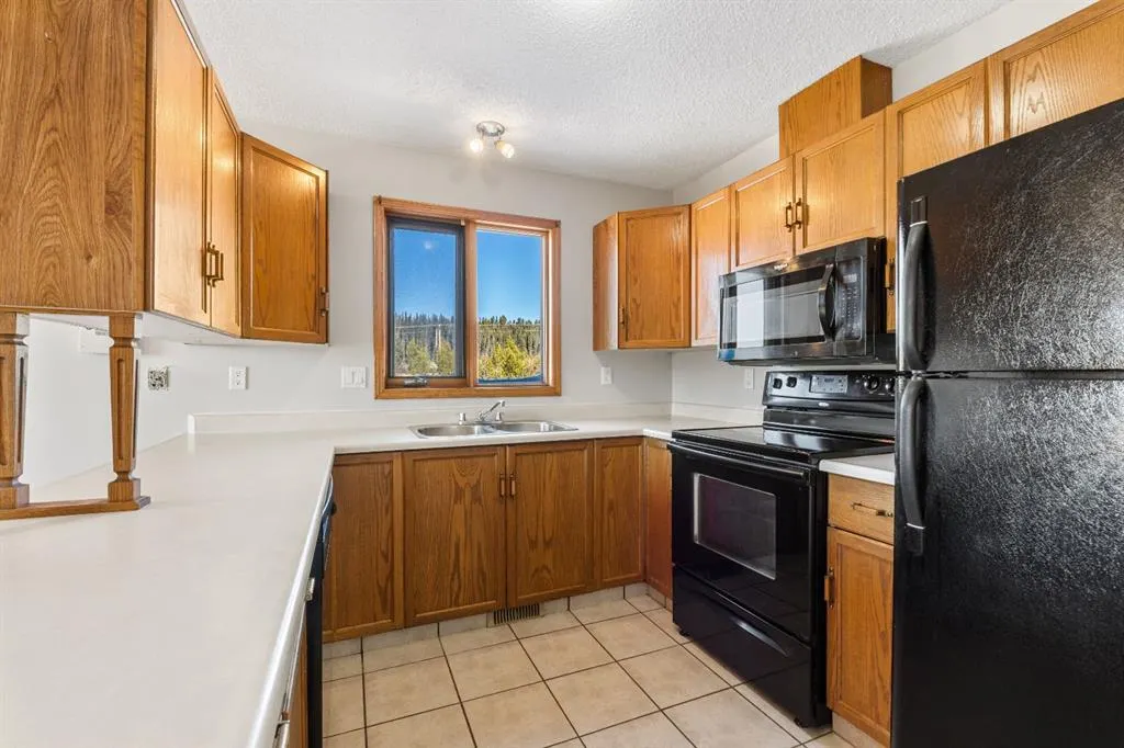 33 Assiniboine Drive
