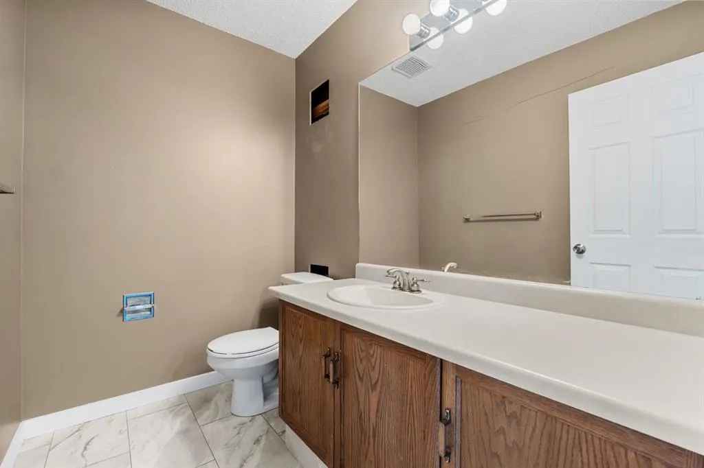 33 Assiniboine Drive