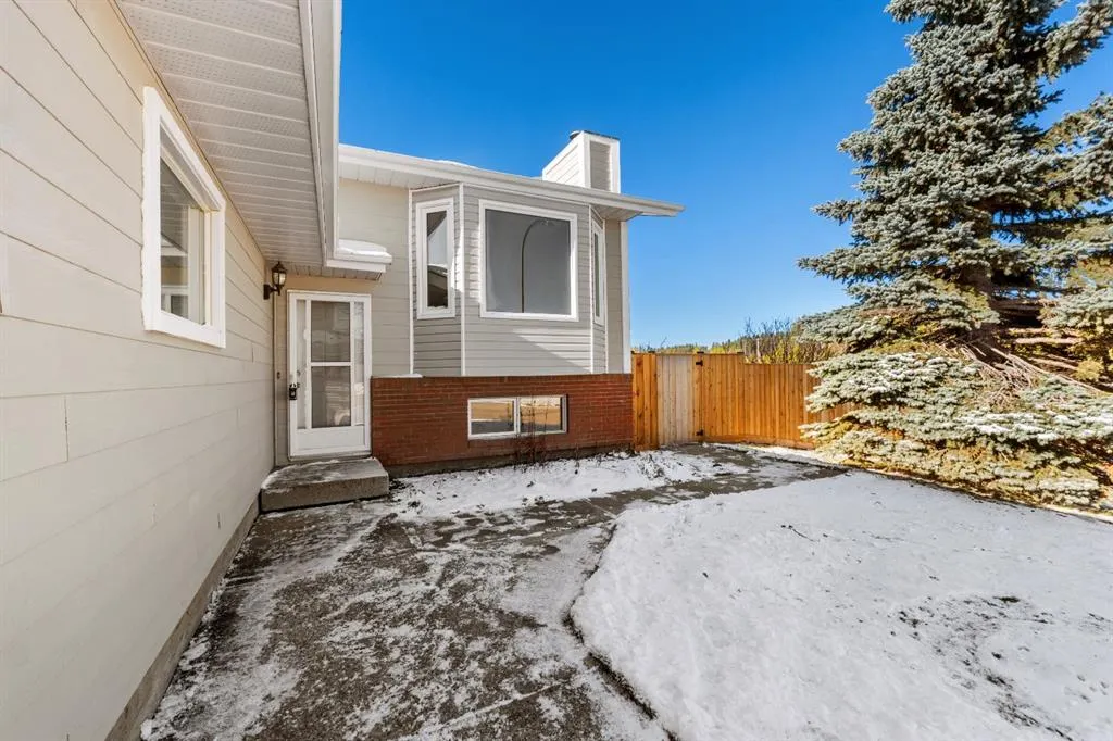 33 Assiniboine Drive