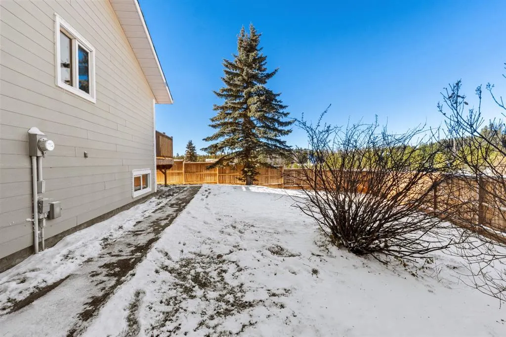 33 Assiniboine Drive