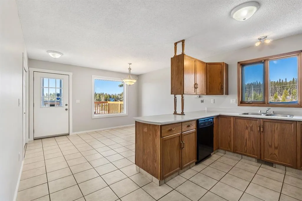 33 Assiniboine Drive