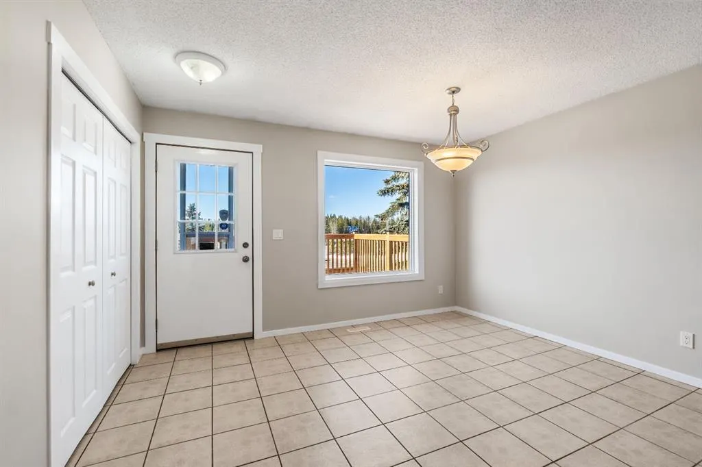 33 Assiniboine Drive