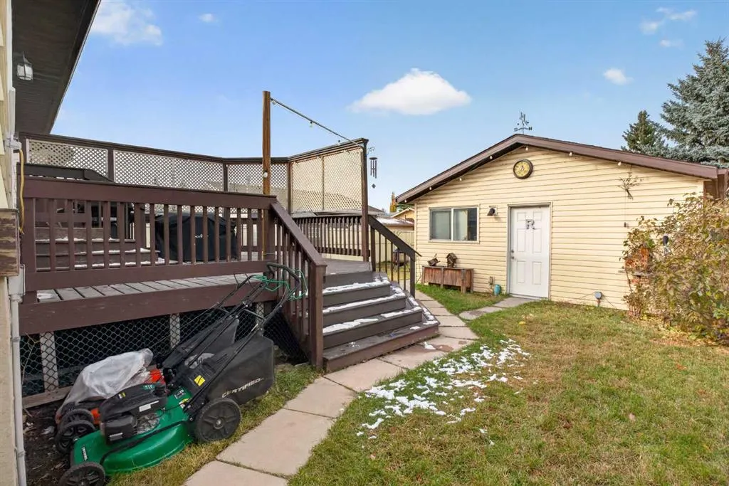 1051 Abbeydale Drive NE