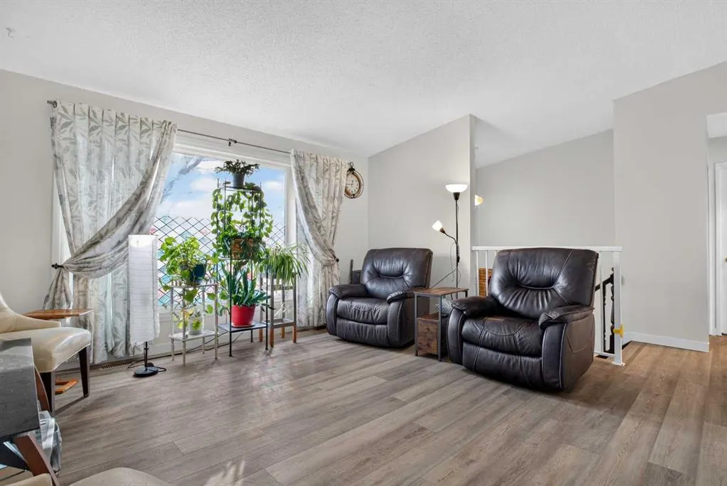 1051 Abbeydale Drive NE